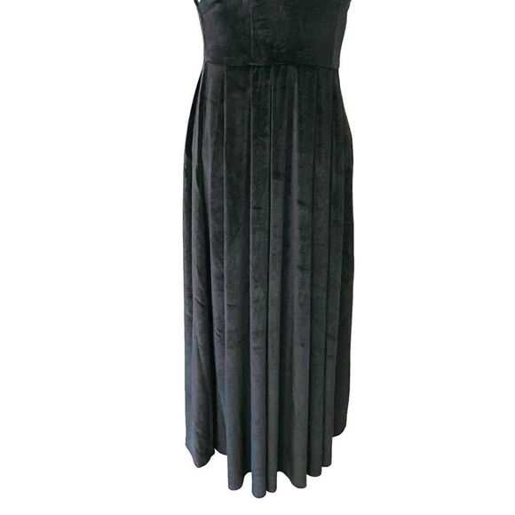 Black Velvet Sleeveless Midi Dress - Picture 8 of 9